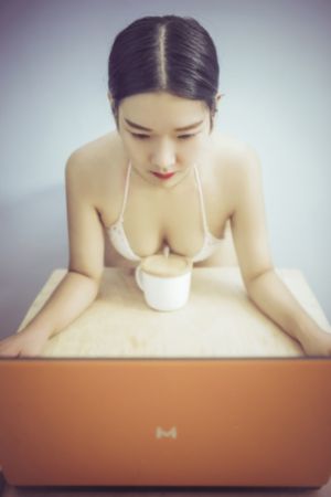 成人网站日韩_BD英语超清免费观看